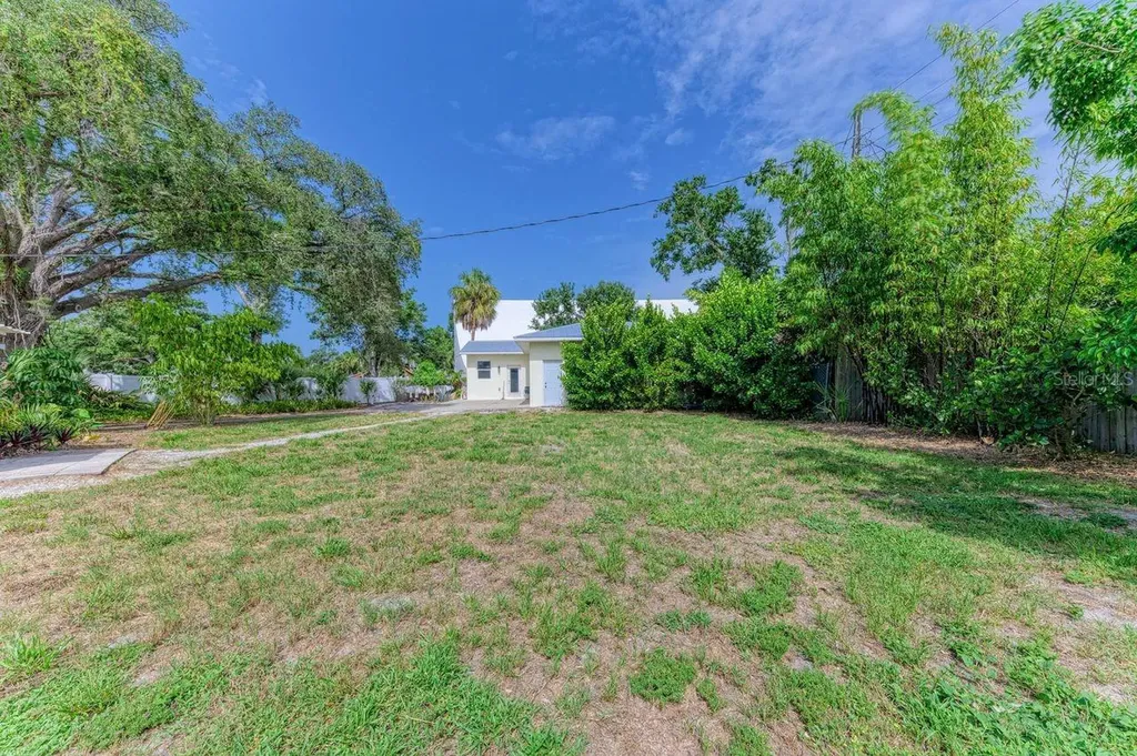 1300 Loma Linda Court Sarasota FL 34239