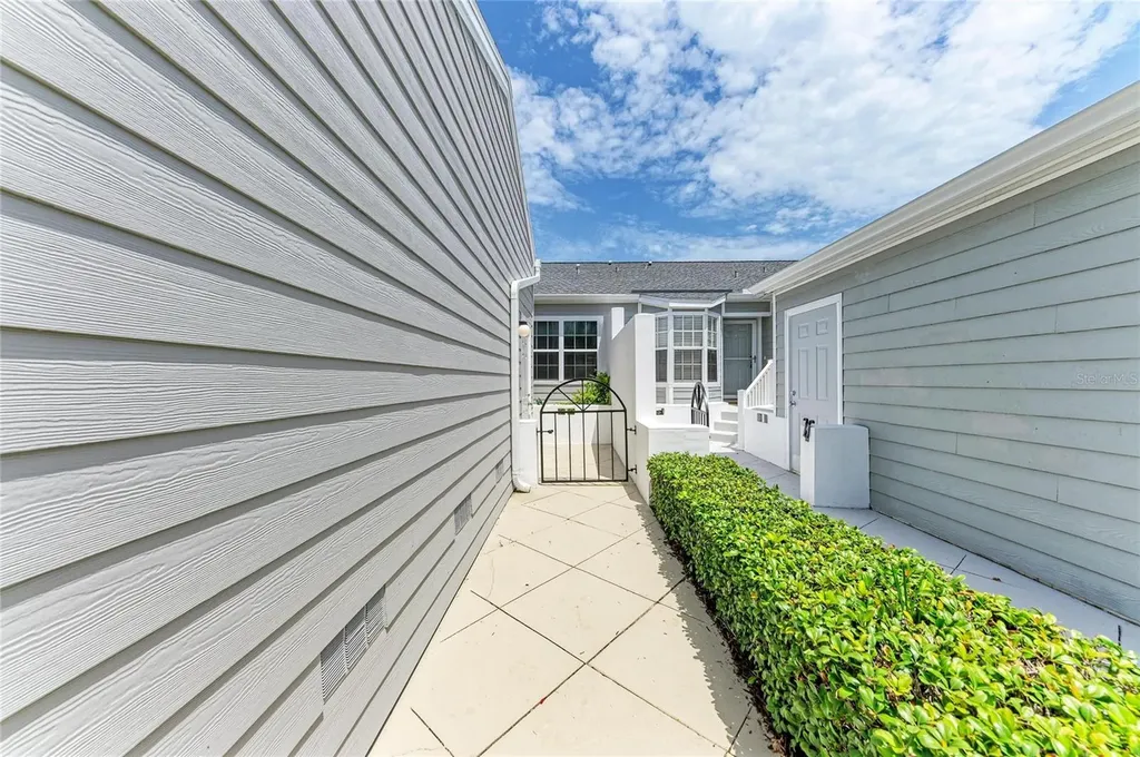 1218 Spoonbill Landings Circle Bradenton FL 34209
