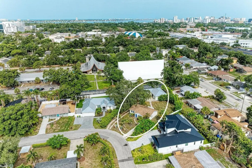 1300 Loma Linda Court Sarasota FL 34239