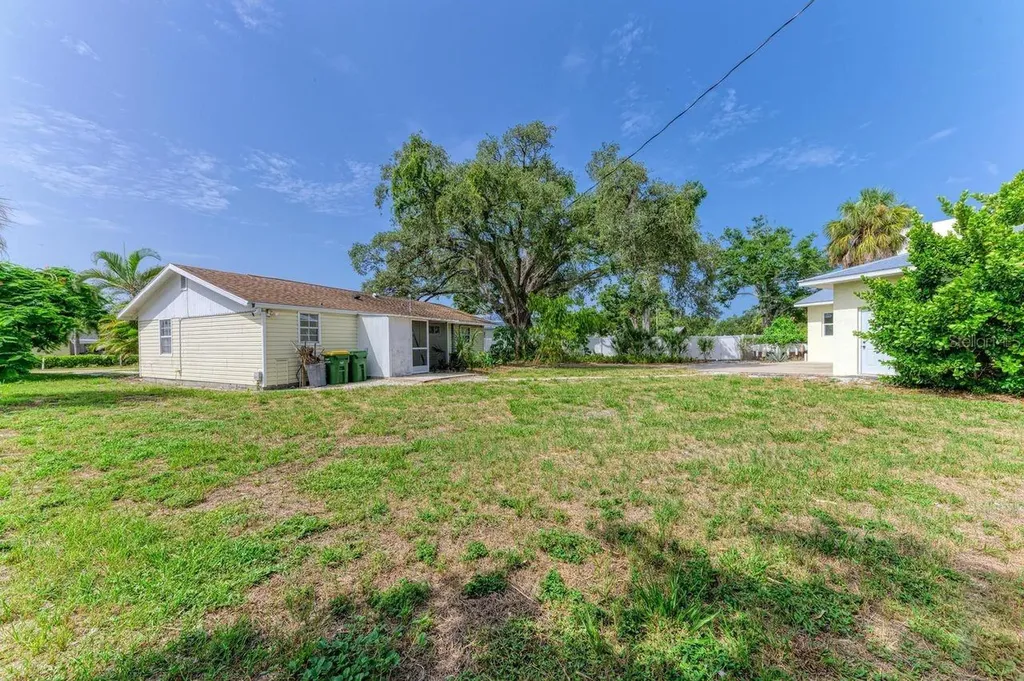 1300 Loma Linda Court Sarasota FL 34239