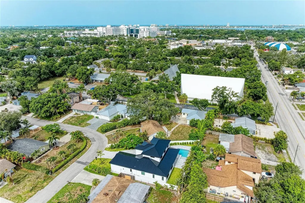 1300 Loma Linda Court Sarasota FL 34239