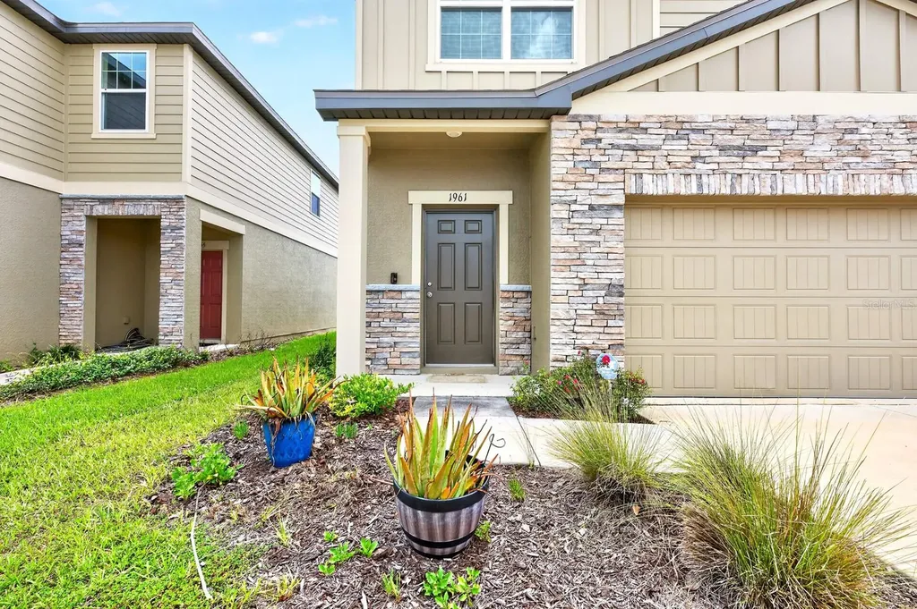 1961 Hemingway Circle Groveland FL 34736