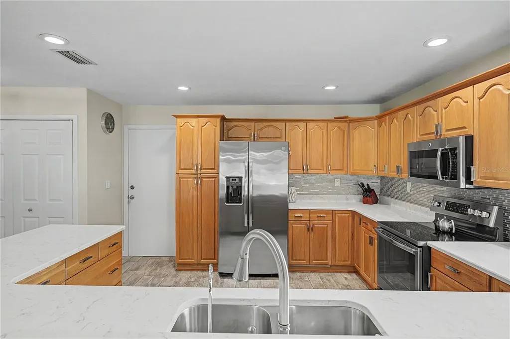 450 Cypress Creek Circle Oldsmar FL 34677