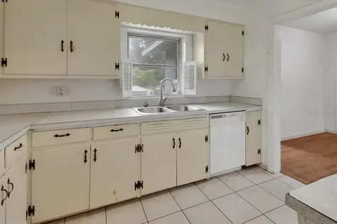 411 N Blue Lake Terrace Deland FL 32724