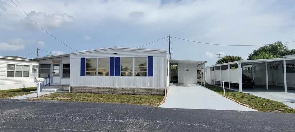 7490 46th Avenue N St Petersburg FL 33709