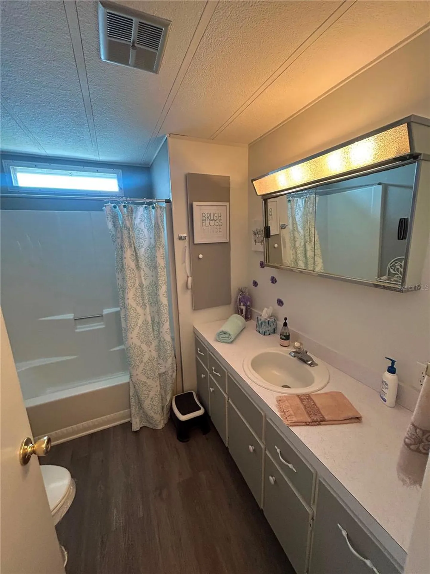 7490 46th Avenue N St Petersburg FL 33709