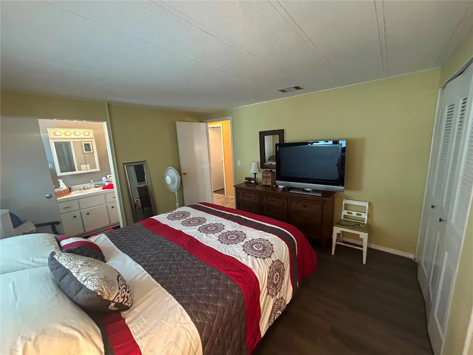 7490 46th Avenue N St Petersburg FL 33709