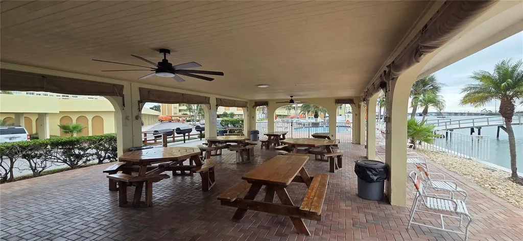 4550 Cove Circle St Petersburg FL 33708
