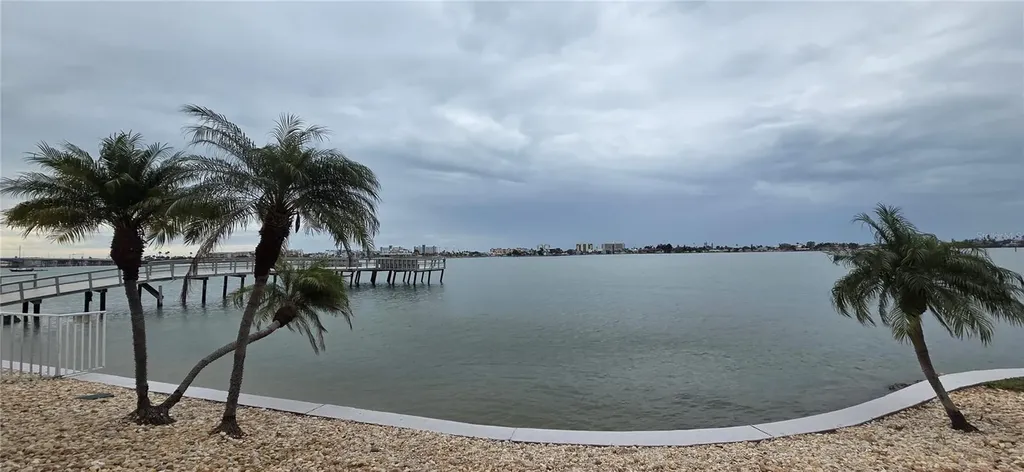 4550 Cove Circle St Petersburg FL 33708