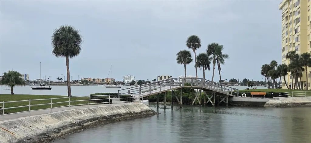 4550 Cove Circle St Petersburg FL 33708