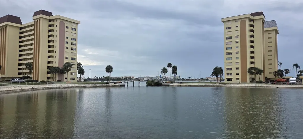 4550 Cove Circle St Petersburg FL 33708