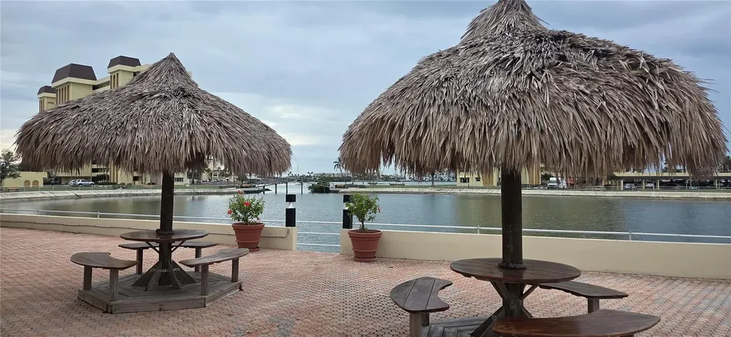 4550 Cove Circle St Petersburg FL 33708