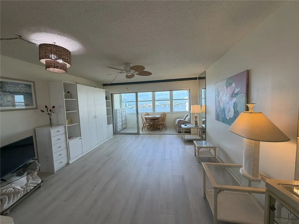 4550 Cove Circle St Petersburg FL 33708