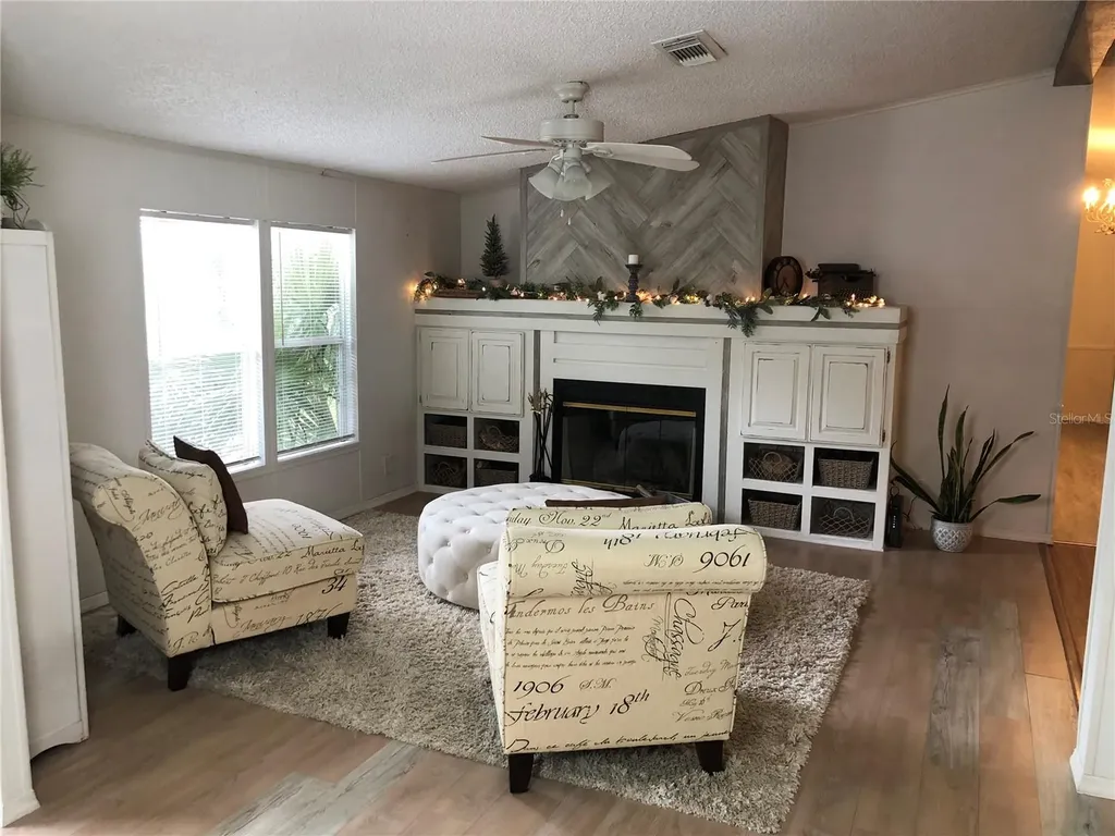 265 W Mcclendon Street Lady Lake FL 32159