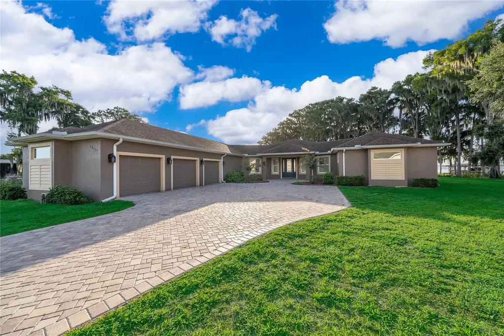 12131 Eagles Point Court Grand Island FL 32735
