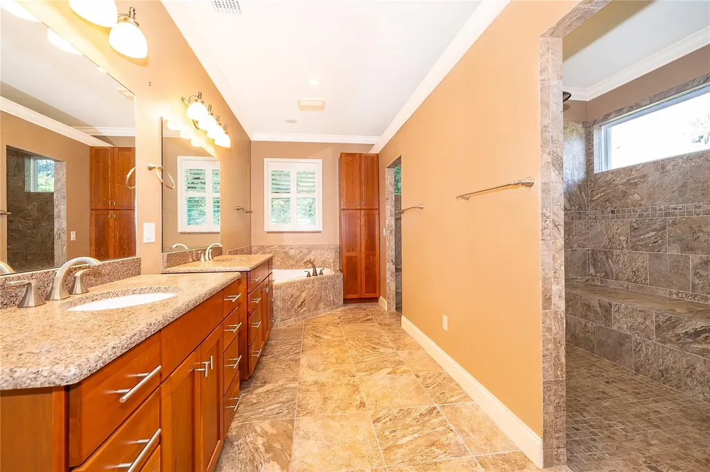12131 Eagles Point Court Grand Island FL 32735