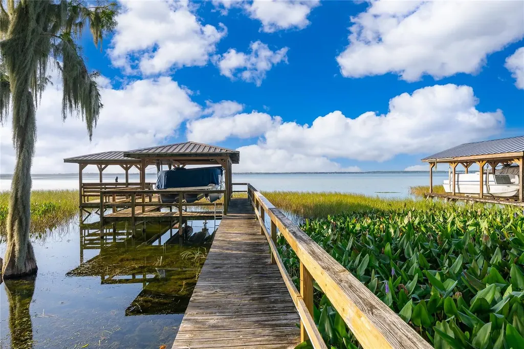 12131 Eagles Point Court Grand Island FL 32735