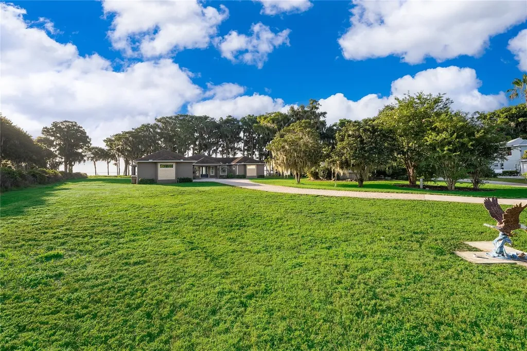 12131 Eagles Point Court Grand Island FL 32735
