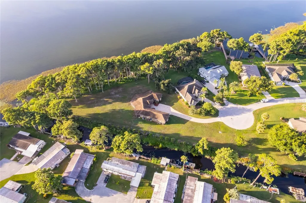 12131 Eagles Point Court Grand Island FL 32735