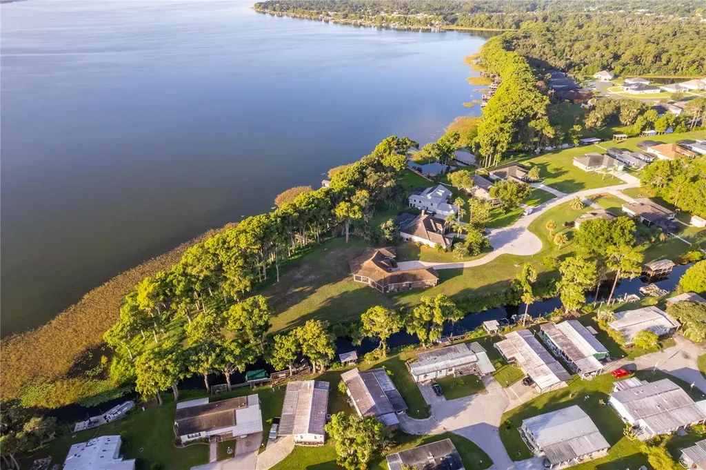 12131 Eagles Point Court Grand Island FL 32735