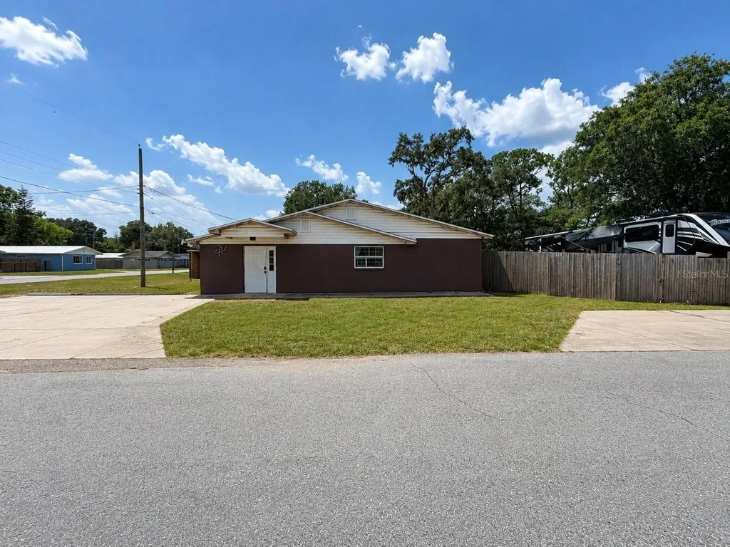 1203 Mayflower Drive Lakeland FL 33810