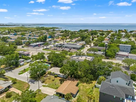 4635 W Bay Villa Avenue Tampa FL 33611