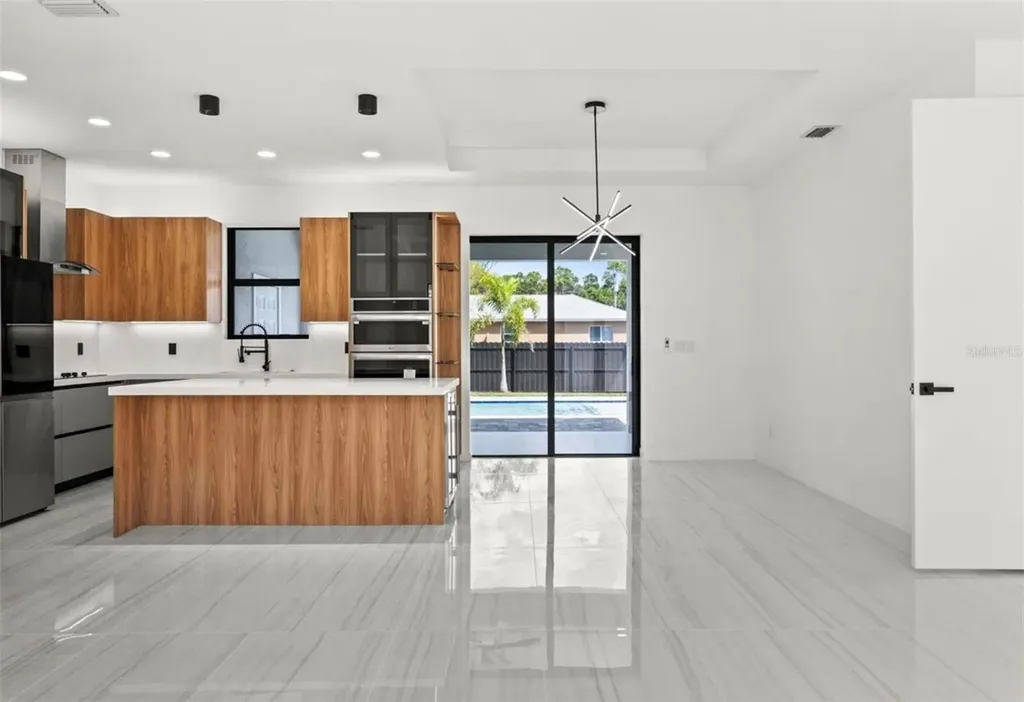 409 NW 25th Place Cape Coral FL 33993