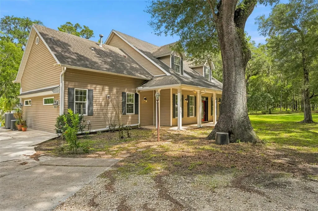 18308 Valor Path Brooksville FL 34604
