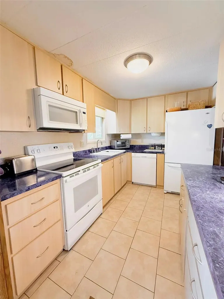 34410 Island Drive Leesburg FL 34788