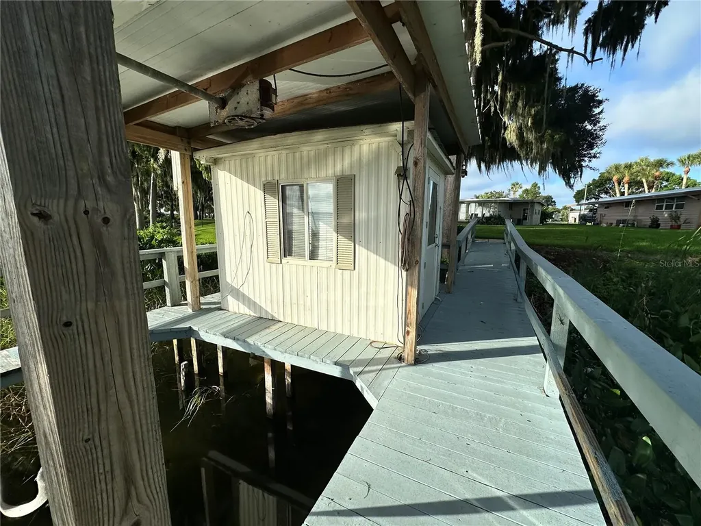 34410 Island Drive Leesburg FL 34788
