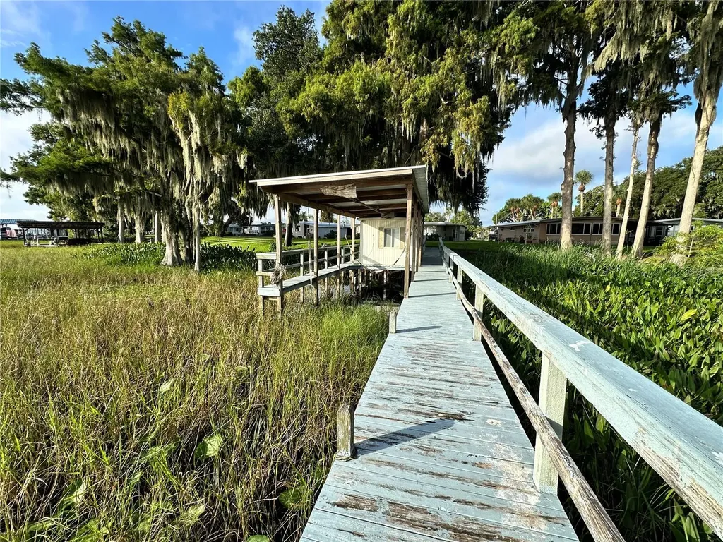 34410 Island Drive Leesburg FL 34788