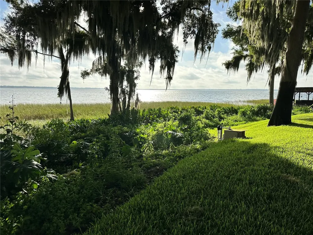 34410 Island Drive Leesburg FL 34788
