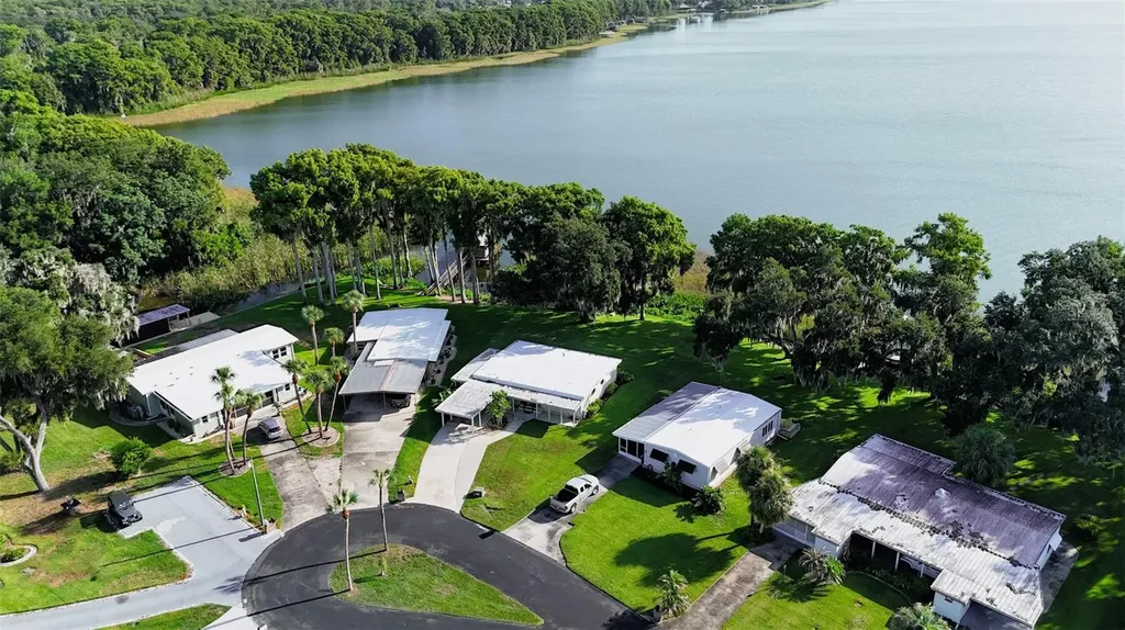 34410 Island Drive Leesburg FL 34788