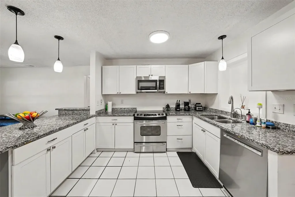 39443 8th Avenue Zephyrhills FL 33542