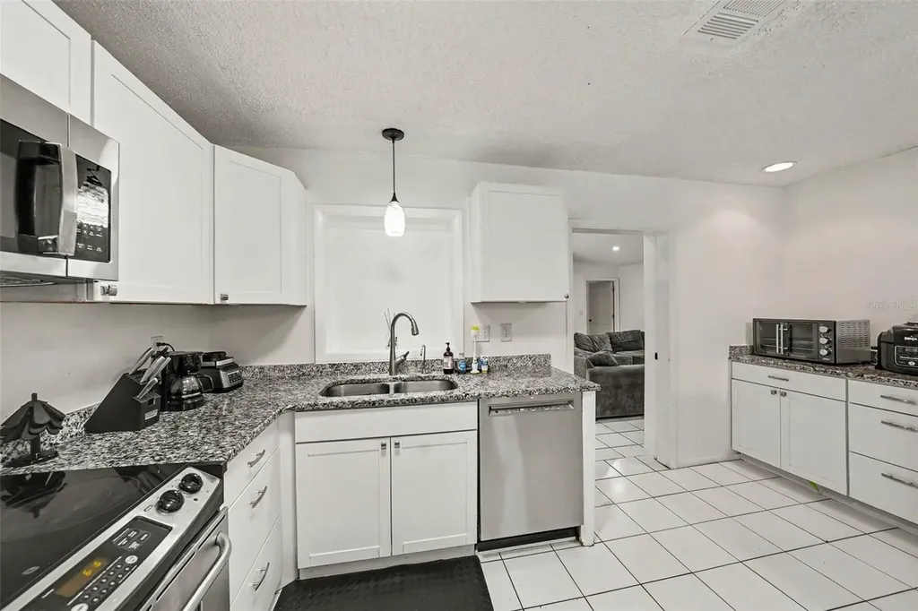 39443 8th Avenue Zephyrhills FL 33542