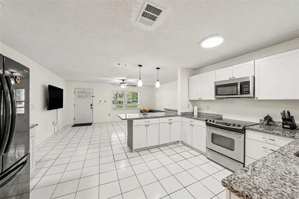 39443 8th Avenue Zephyrhills FL 33542