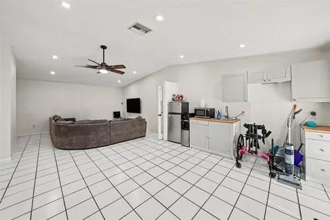 39443 8th Avenue Zephyrhills FL 33542