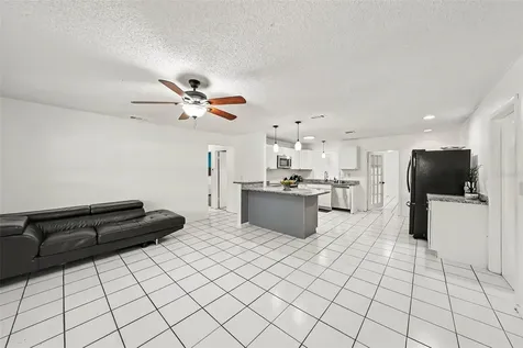 39443 8th Avenue Zephyrhills FL 33542