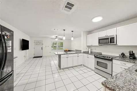 39443 8th Avenue Zephyrhills FL 33542