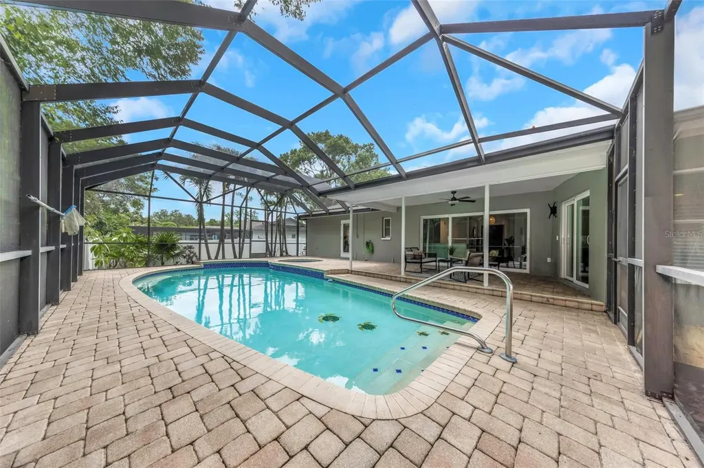 328 N Bay Hills Boulevard Safety Harbor FL 34695