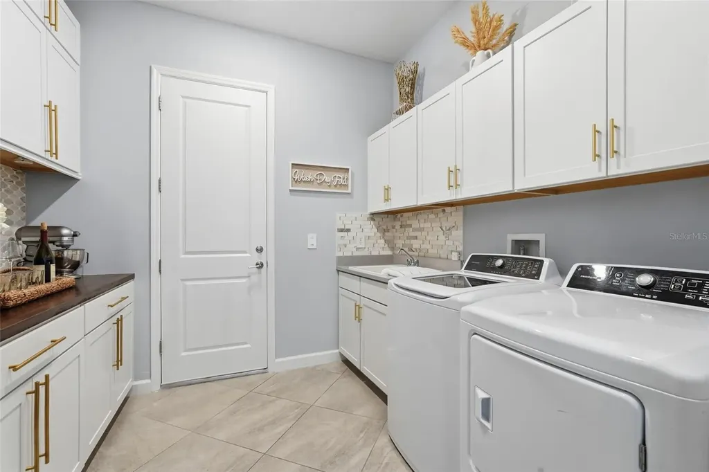 16008 Tradewind Terrace Bradenton FL 34211