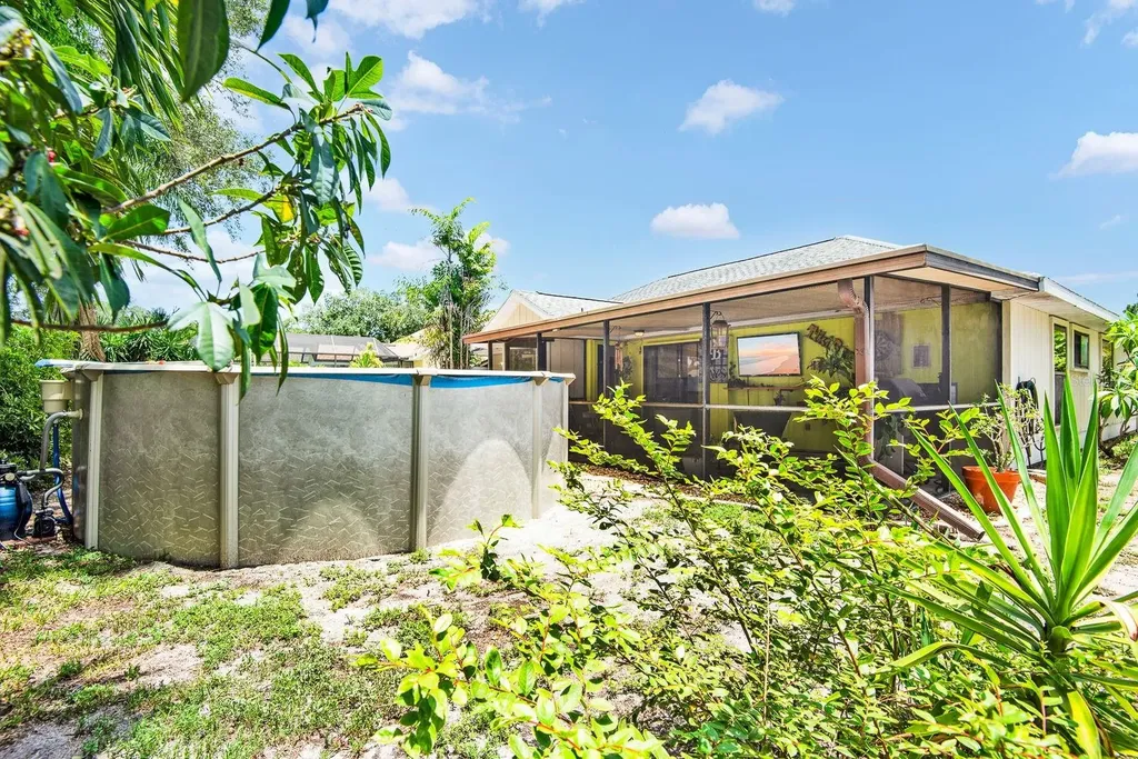 5610 33rd Lane E Bradenton FL 34203