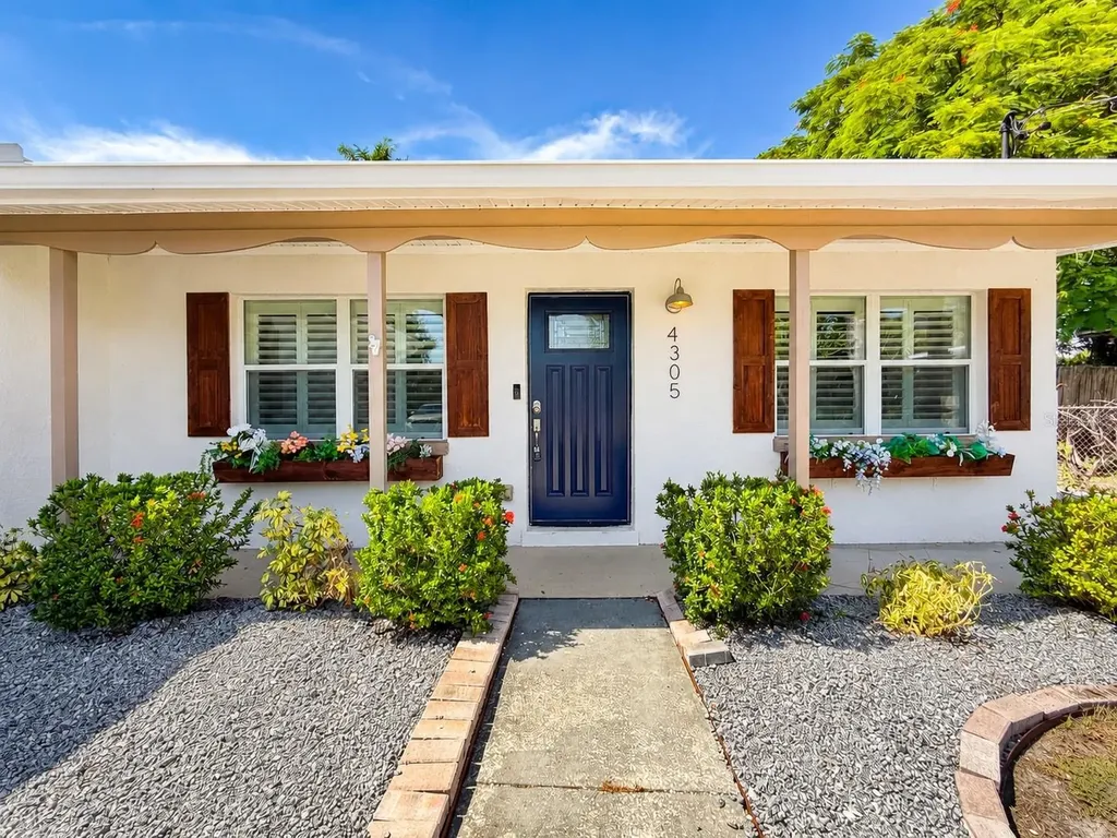 4305 W Bay Avenue Tampa FL 33616