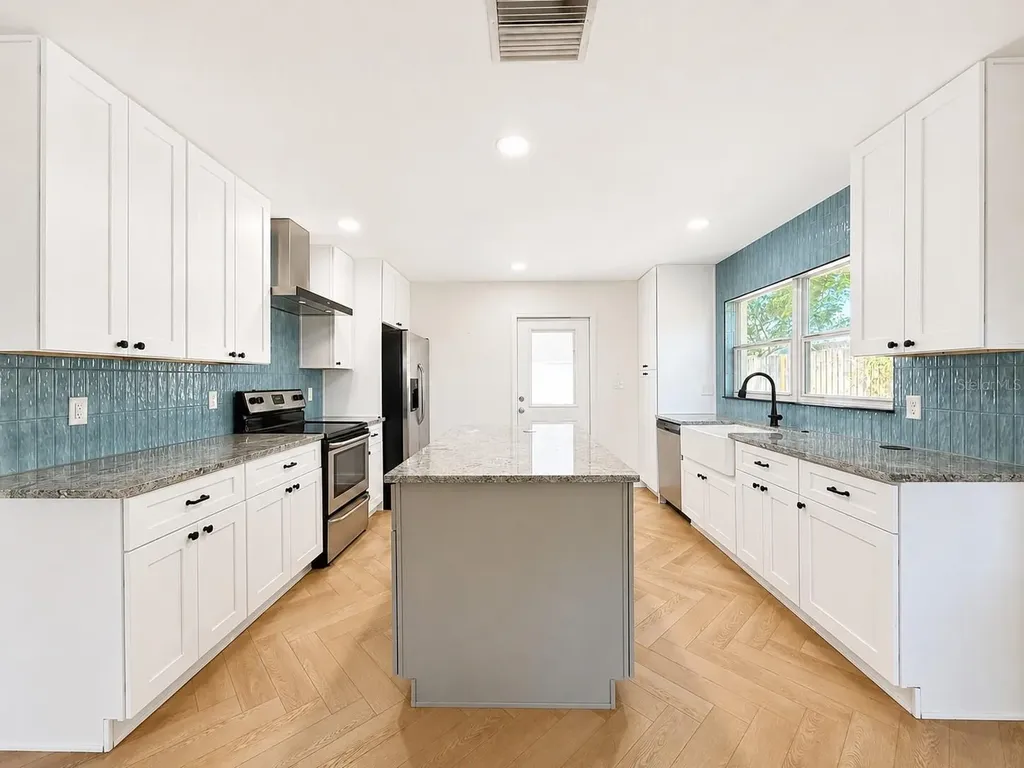 4305 W Bay Avenue Tampa FL 33616
