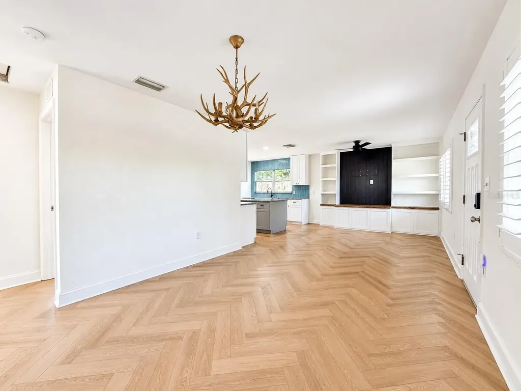4305 W Bay Avenue Tampa FL 33616