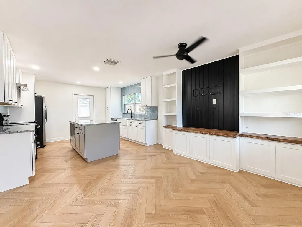 4305 W Bay Avenue Tampa FL 33616