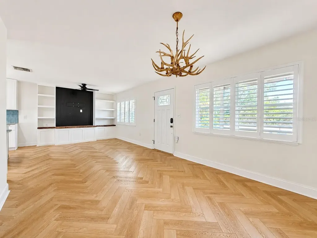 4305 W Bay Avenue Tampa FL 33616