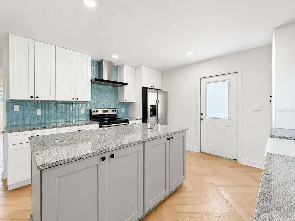 4305 W Bay Avenue Tampa FL 33616