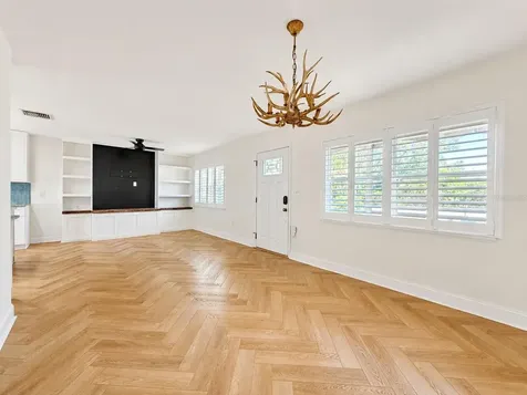 4305 W Bay Avenue Tampa FL 33616