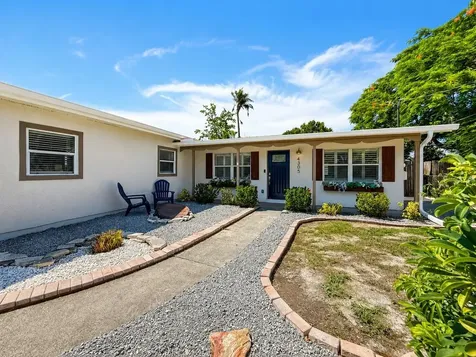 4305 W Bay Avenue Tampa FL 33616